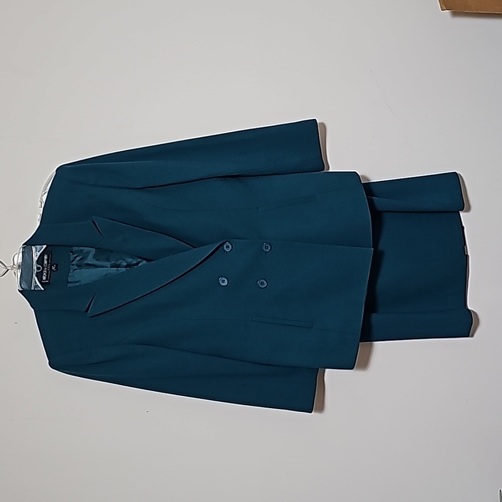 Kasper & Company 2pc Suit Green Sz 10 P Holiday Christmas Wedding Skirt Blazer